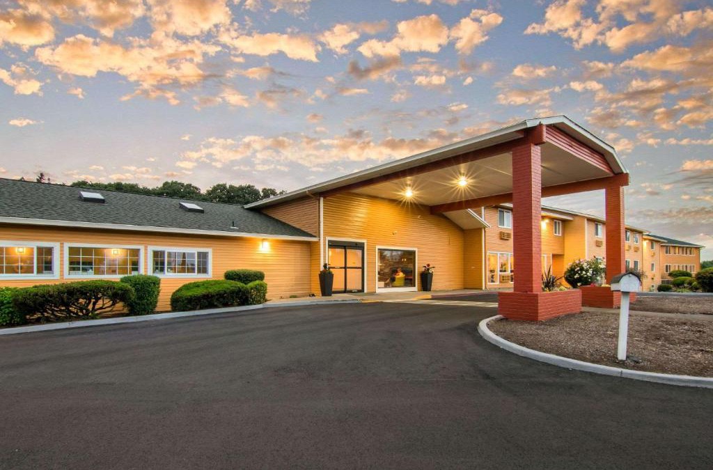 Albany Hotel | Quality Inn & Suites Albany Corvallis