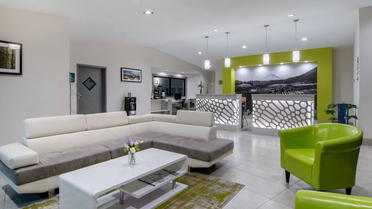 Albany Hotel | Quality Inn & Suites Albany Corvallis