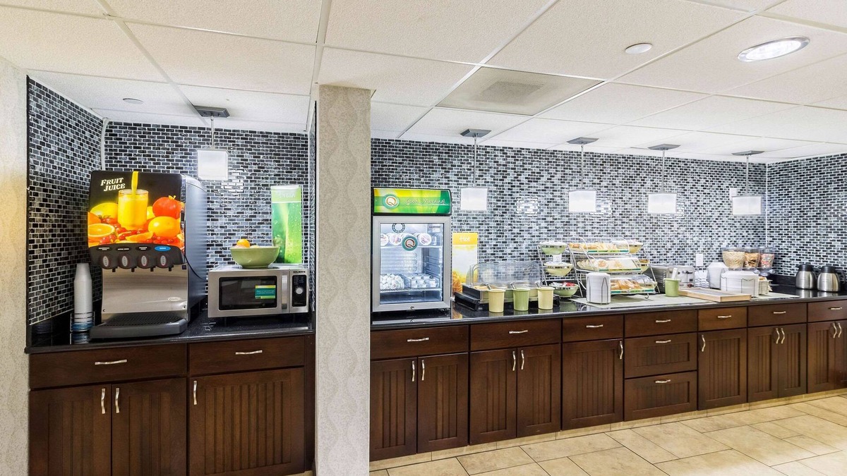 Arden Hills Hotel | Quality Inn & Suites Arden Hills - Saint Paul North