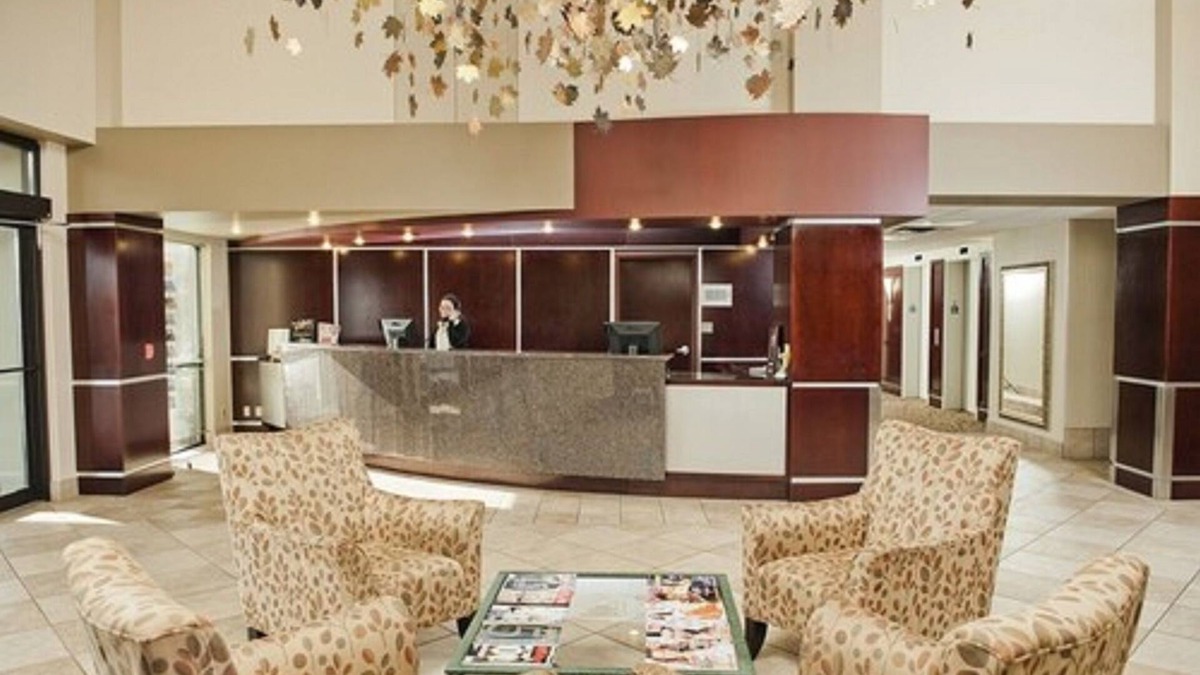 Algoma District Hotel | Quality Inn & Suites Bay Front