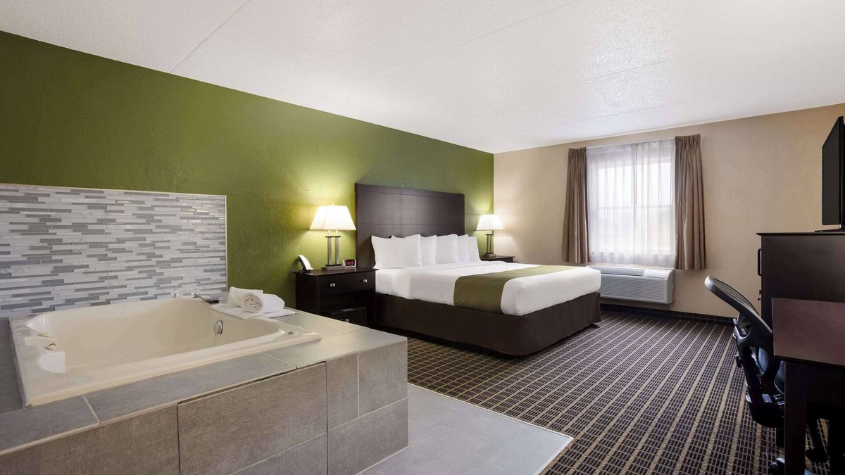 Big Rapids Hotel | Quality Inn & Suites Big Rapids near University