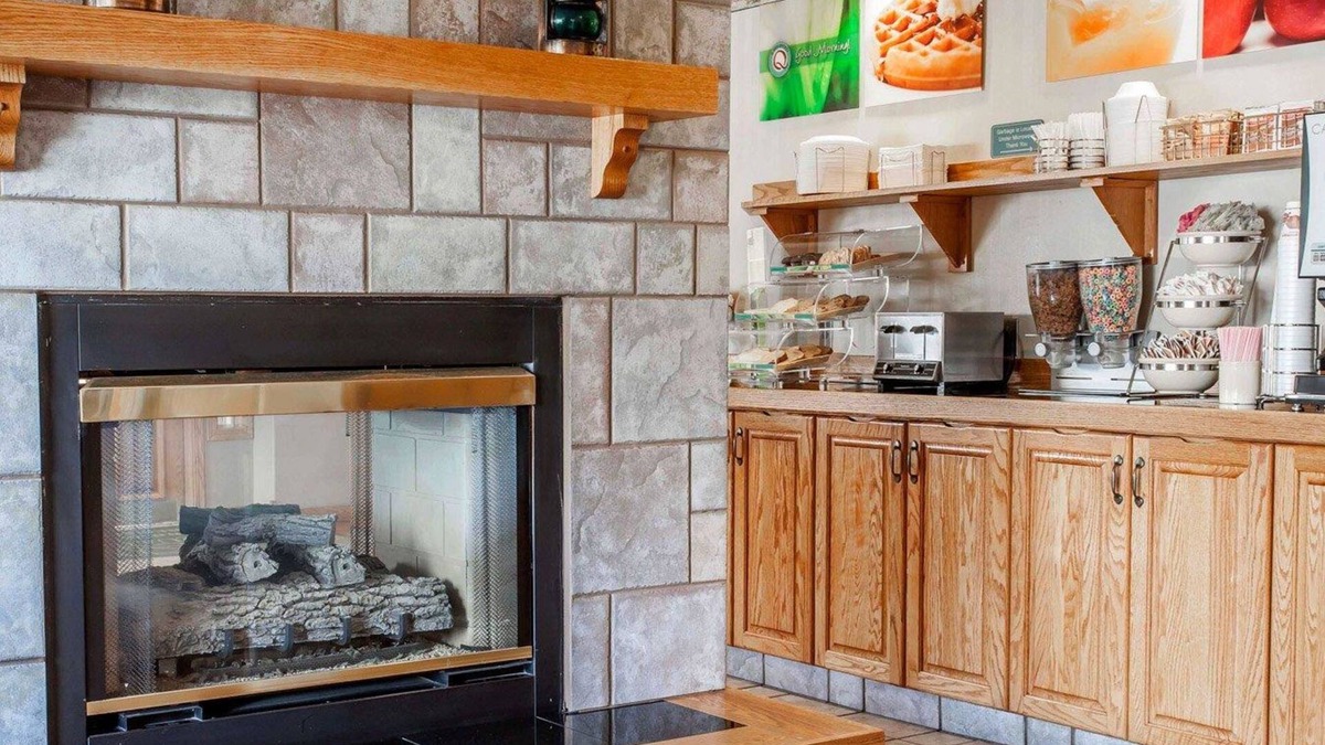 West Hills Hotel | Quality Inn & Suites Bremerton near Naval Shipyard