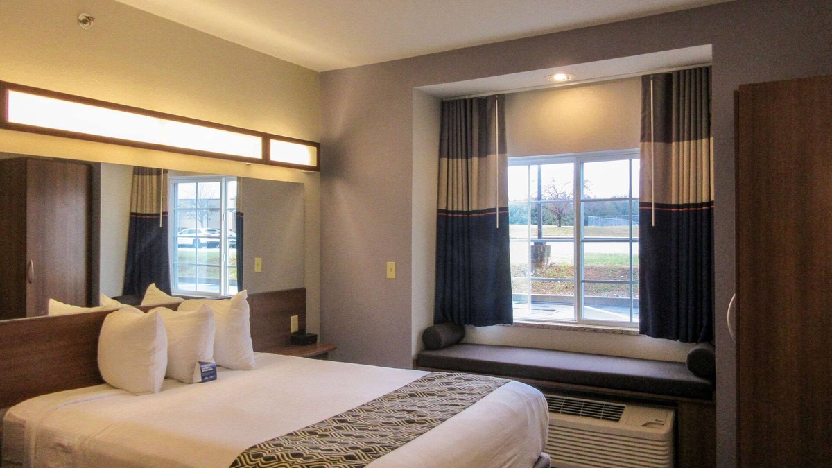 Caldwell Hotel | Quality Inn & Suites Caldwell I-77