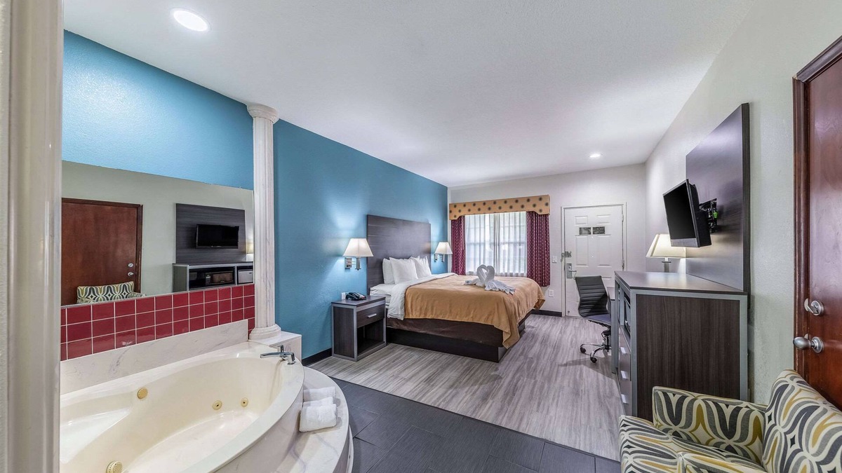 Canton Hotel | Quality Inn & Suites Canton