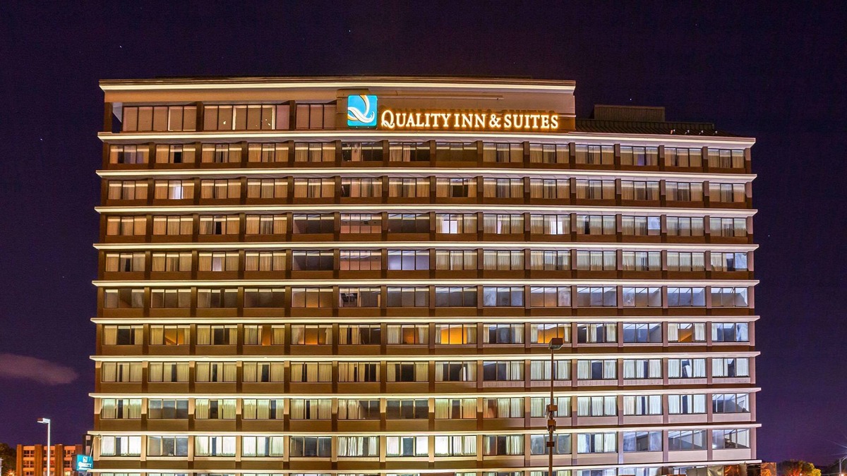 Queensgate Hotel | Quality Inn & Suites Cincinnati Downtown Area