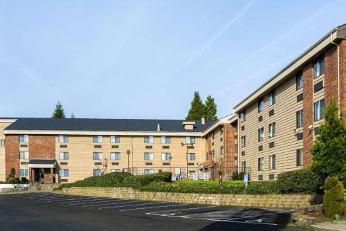 Sunnyside Hotel | Quality Inn & Suites Clackamas - Portland