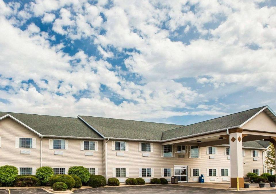 Dixon Hotel | Quality Inn & Suites Dixon near I-88