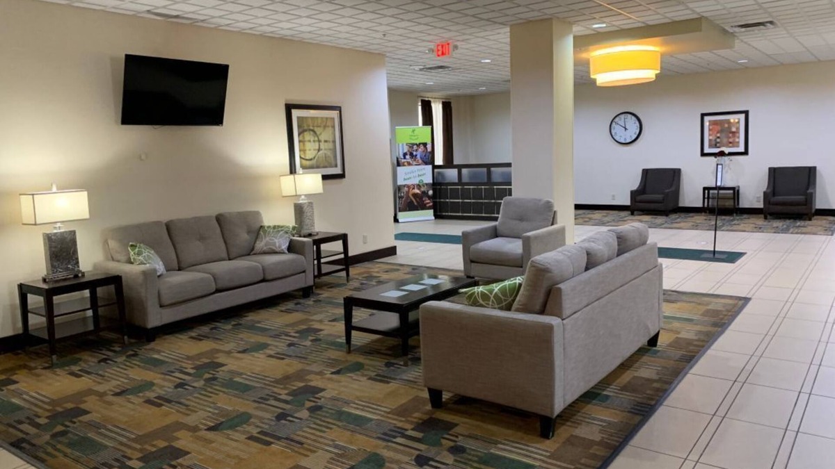 Mansfield Hotel | Quality Inn & Suites Downtown Mansfield