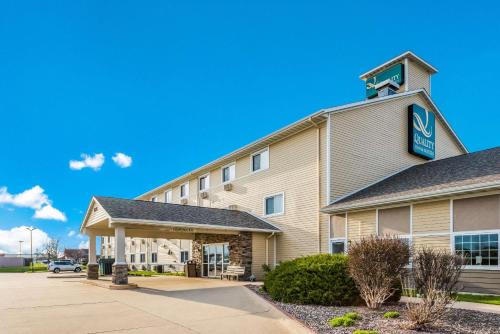 Eldridge Hotel | Quality Inn & Suites Eldridge Davenport North