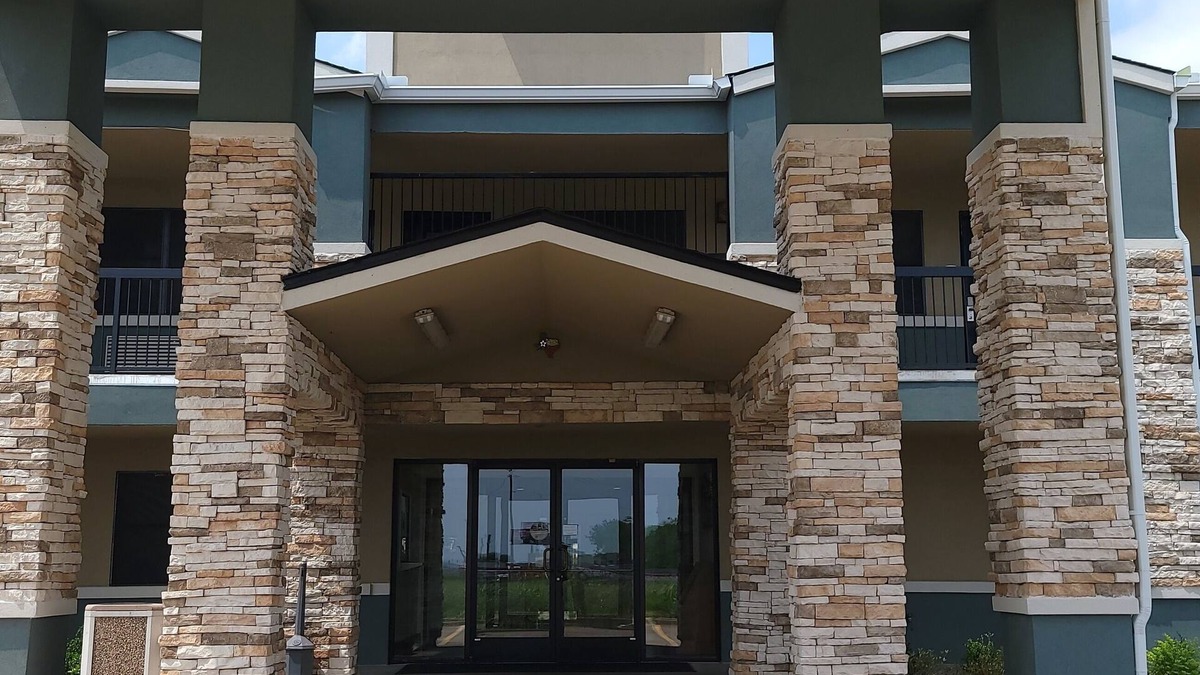 Garland Hotel | Quality Inn & Suites Garland - East Dallas