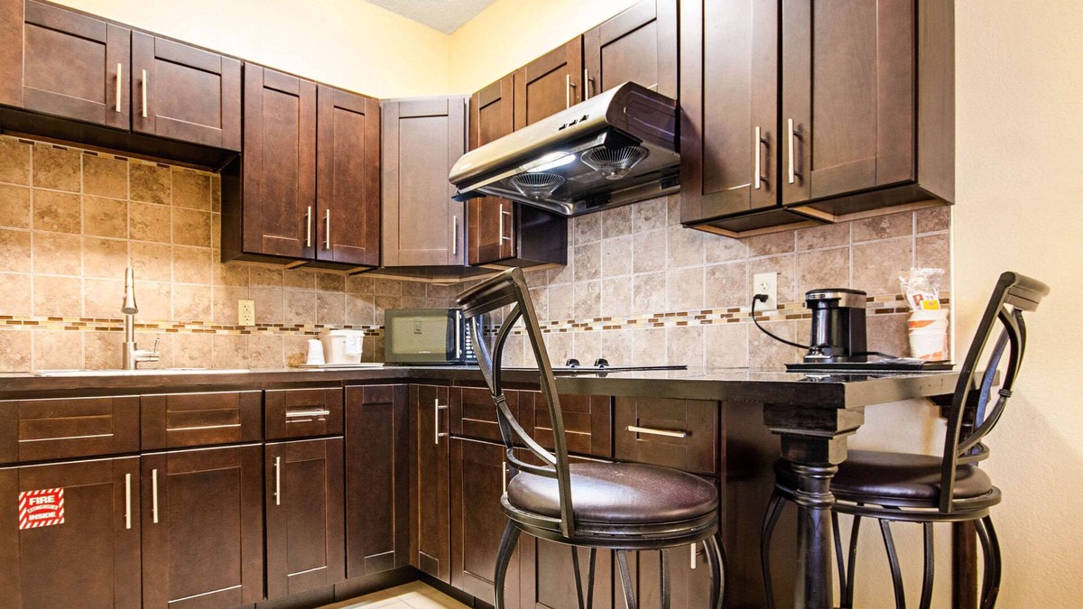 Glenmont Hotel | Quality Inn & Suites Glenmont - Albany South