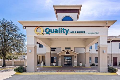 Granbury Hotel | Quality Inn & Suites - Granbury