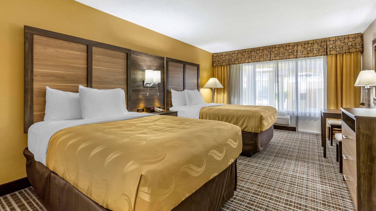 Greensboro Hotel | Quality Inn & Suites - Greensboro-High Point