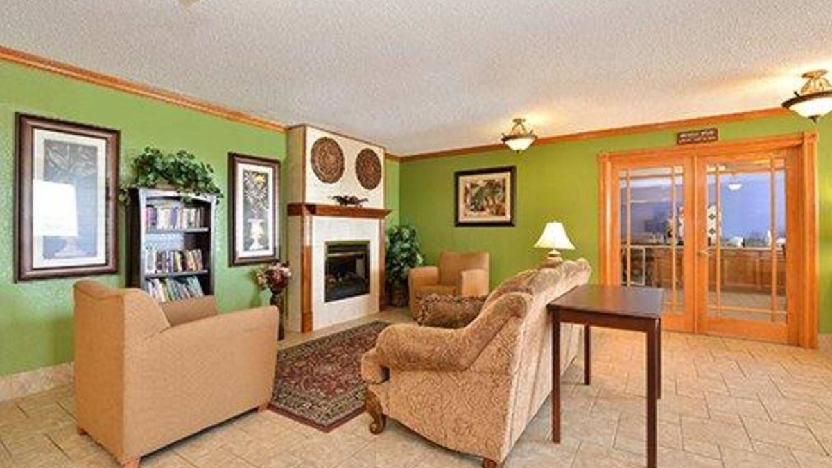 Grinnell Hotel | Quality Inn & Suites Grinnell near University