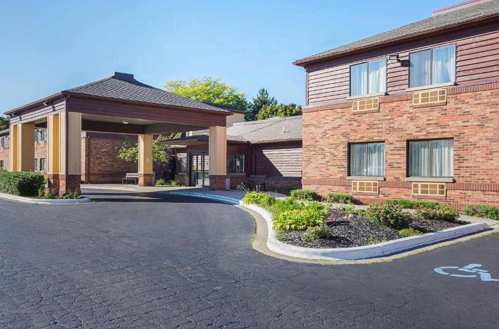 Holland Hotel | Quality Inn & Suites Holland
