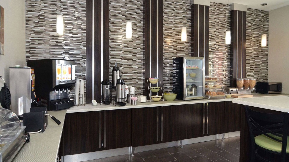 Kenedy Hotel | Quality Inn & Suites Kenedy - Karnes City