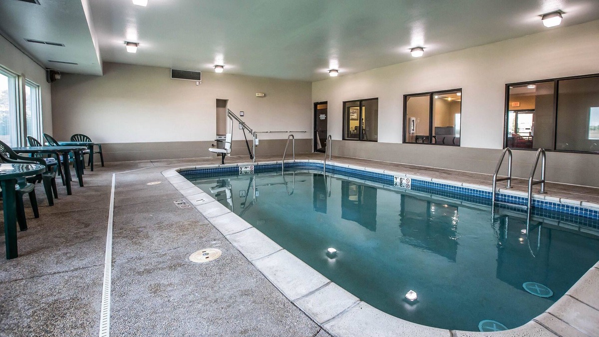 Mendota Hotel | Quality Inn & Suites Mendota near I-39