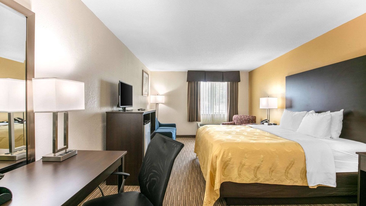 Metropolis Hotel | Quality Inn & Suites Metropolis I-24