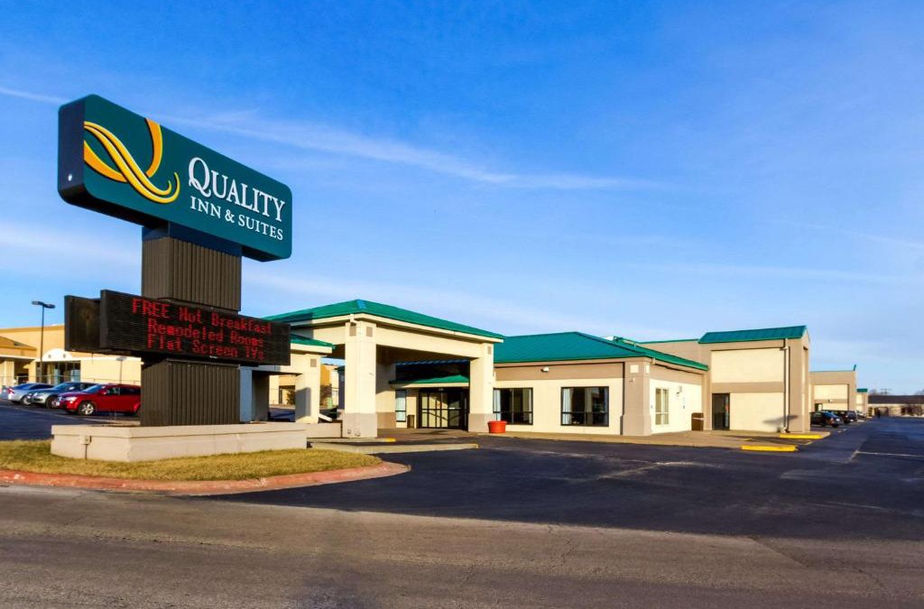 Quad Cities Hotel | Quality Inn & Suites Moline - Quad Cities