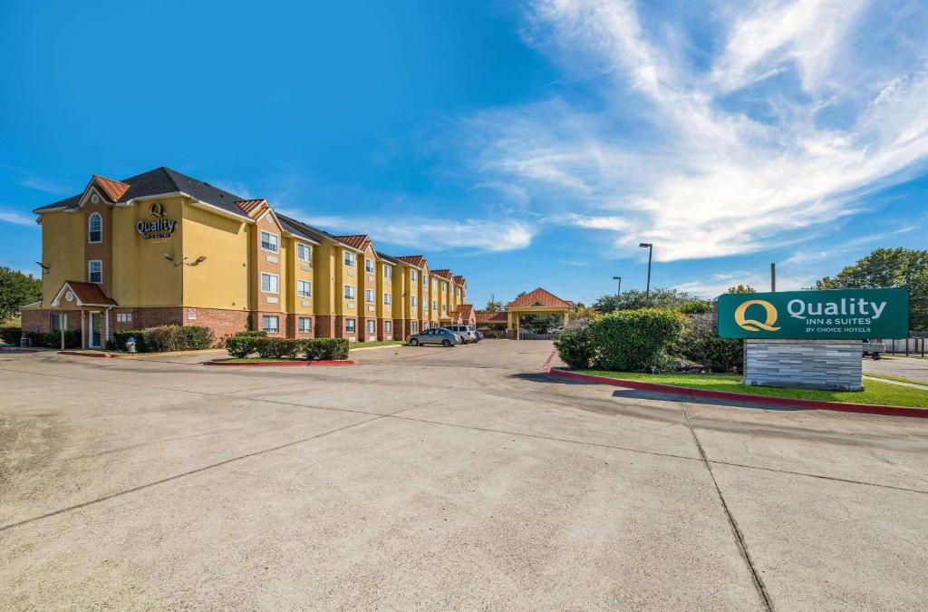 Mesquite Hotel | Quality Inn & Suites North Mesquite I-30