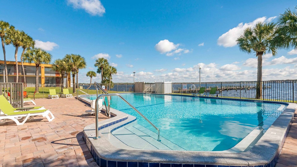 Palatka Hotel | Quality Inn & Suites Palatka Riverfront