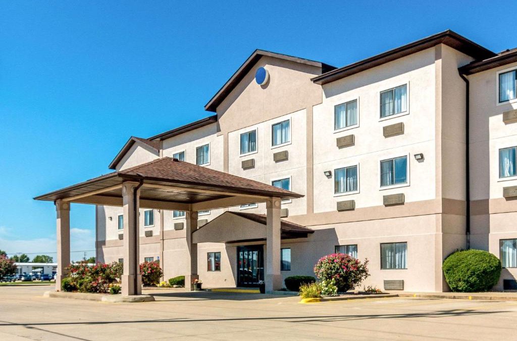 Salem Hotel | Quality Inn & Suites Salem near I-57