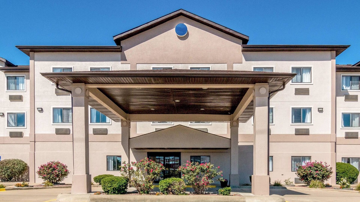 Salem Hotel | Quality Inn & Suites Salem near I-57