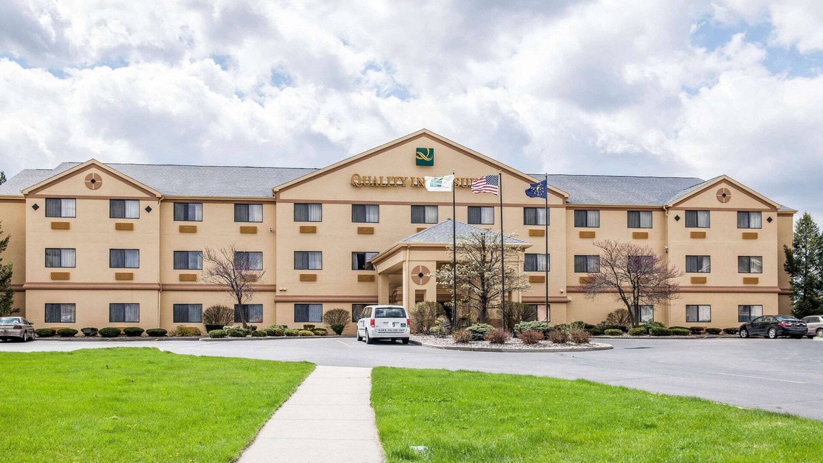 South Bend Hotel | Quality Inn & Suites South Bend Airport