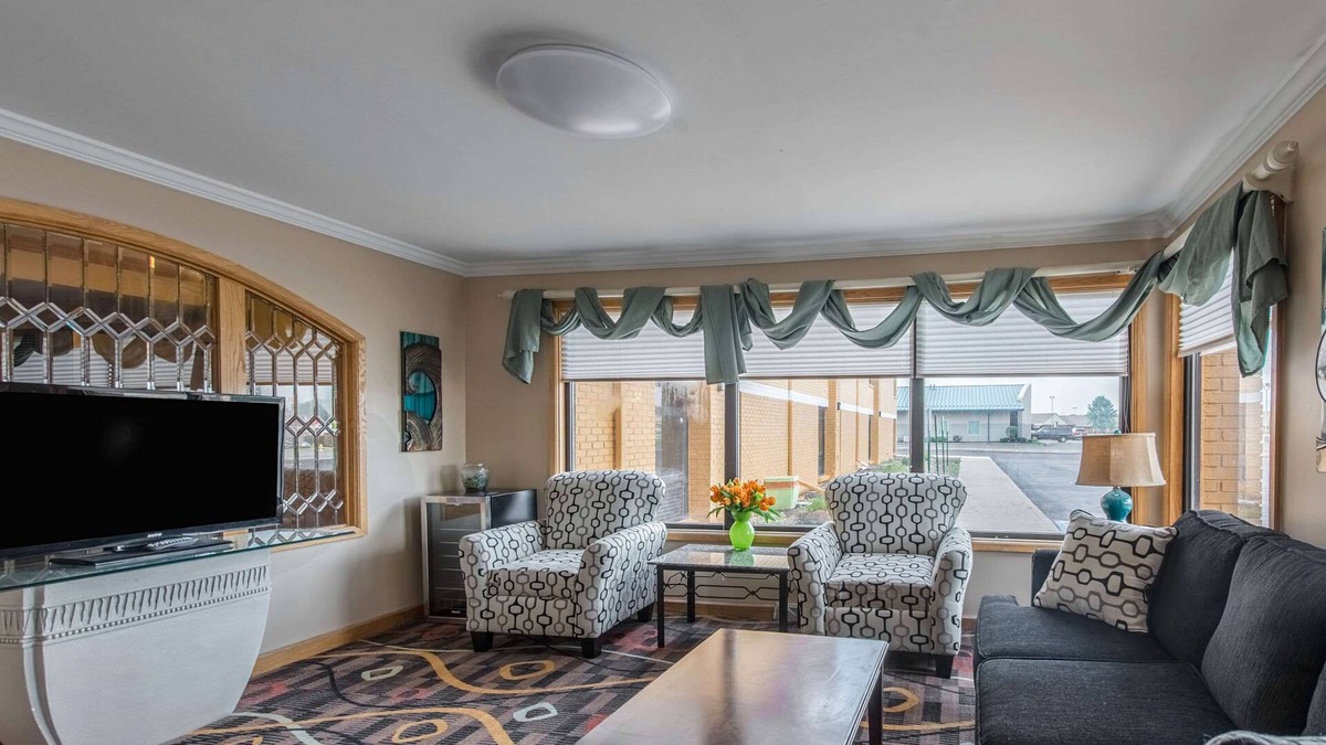 Muncie Hotel | Quality Inn & Suites University Area