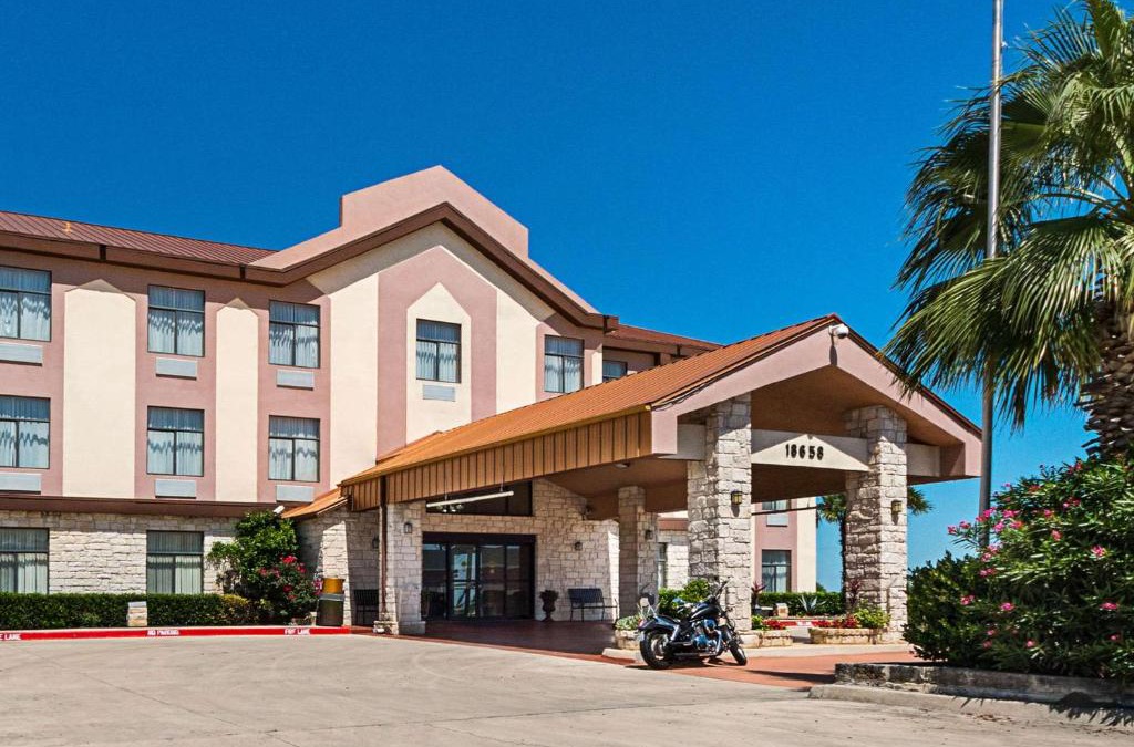 Kyle Hotel | Quality Inn & Suites