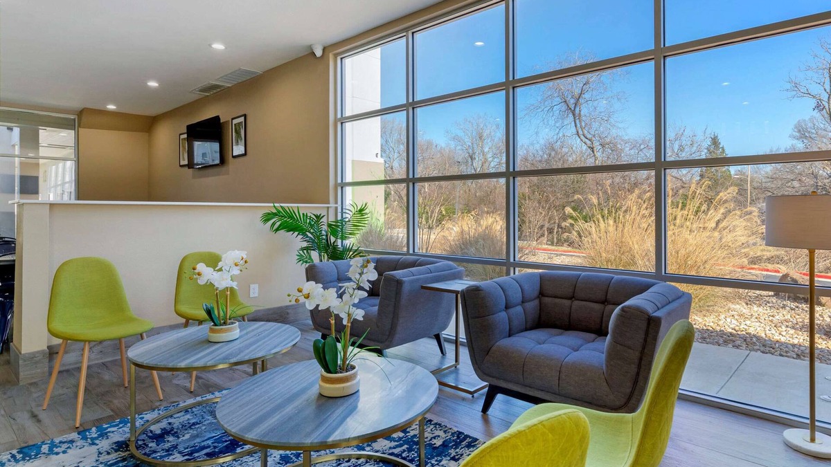Elgin Hotel | Quality Inn & Suites