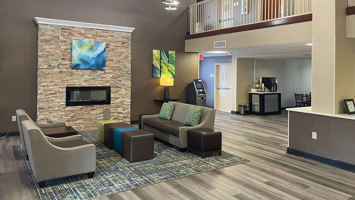 Lexington Hotel | Quality Inn & Suites