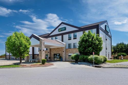 Manhattan Hotel | Quality Inn & Suites