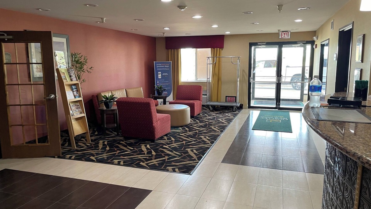 Mount Pleasant Hotel | Quality Inn & Suites