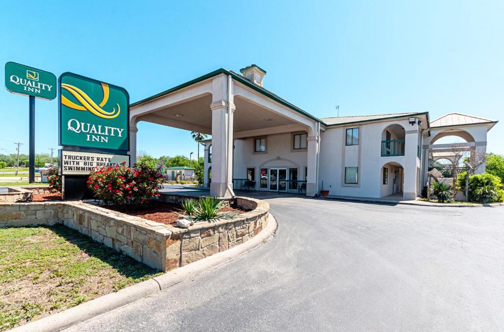 Three Rivers Hotel | Quality Inn Three Rivers