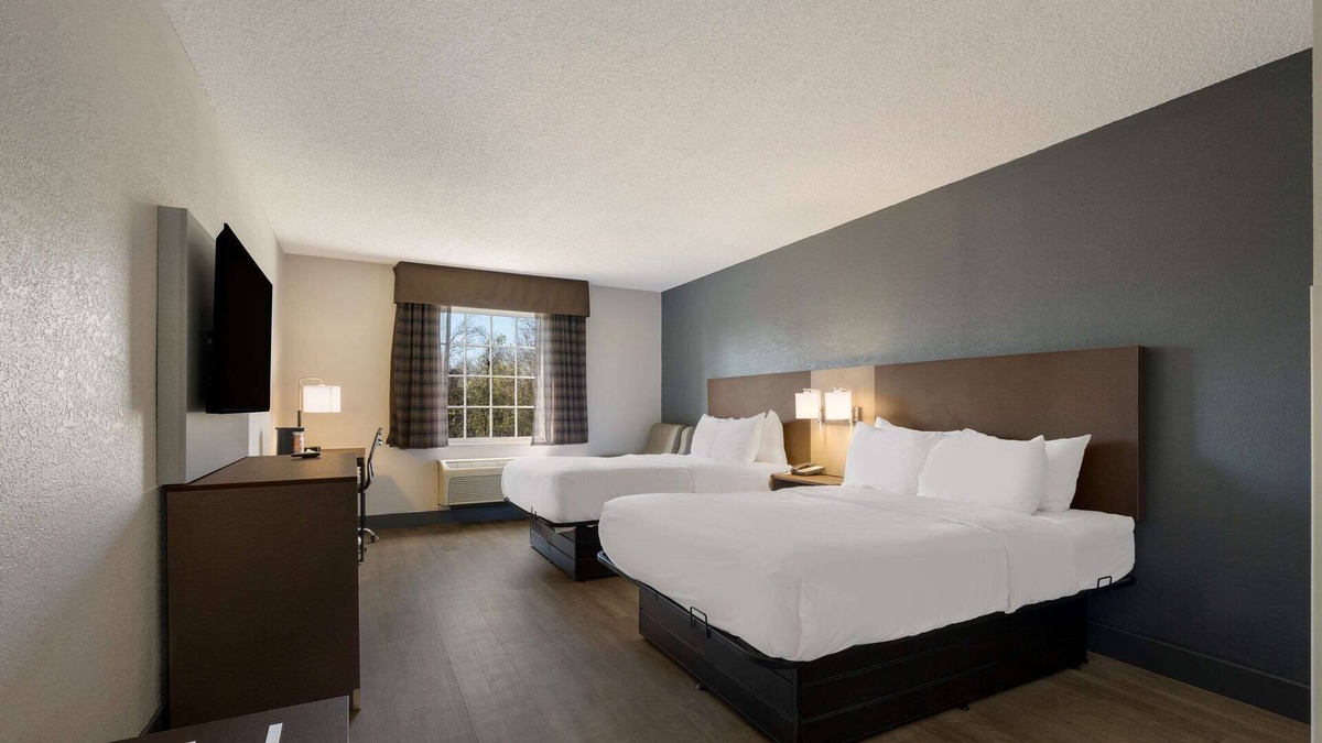Farmville Hotel | Quality Inn University Area