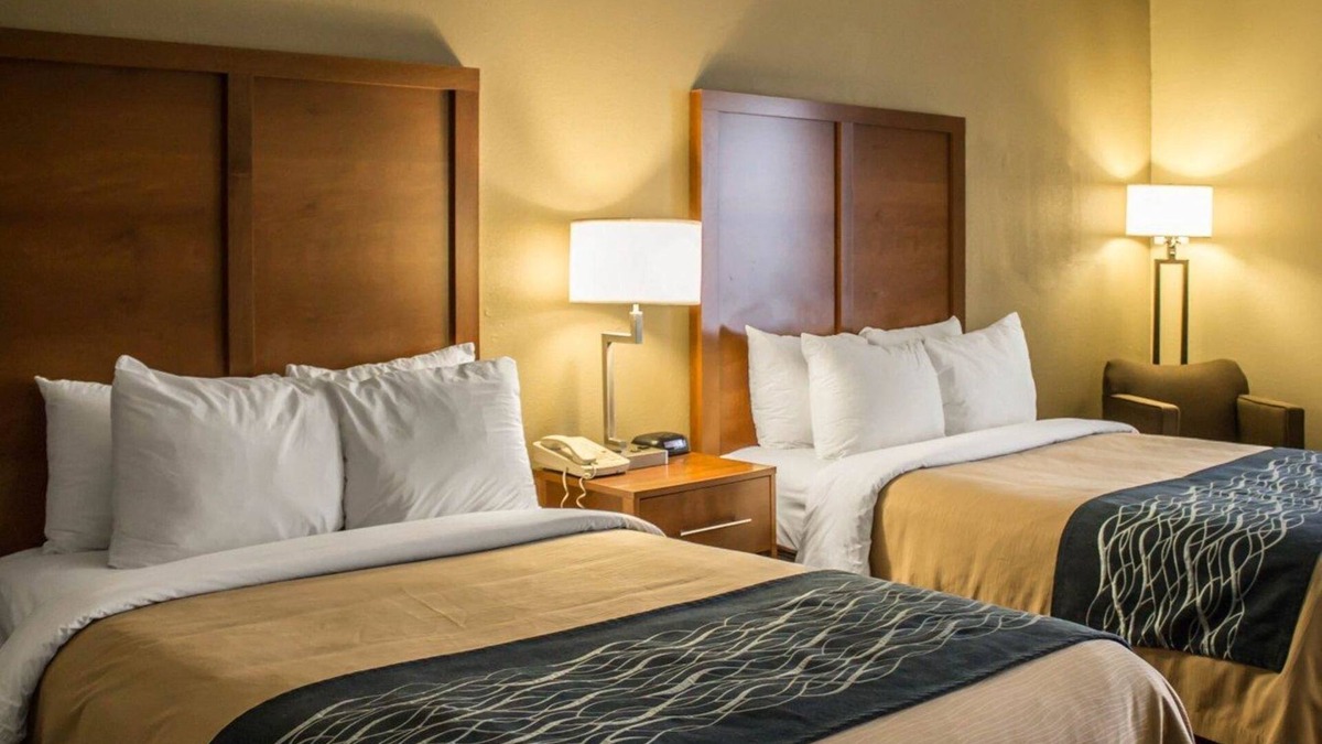 Akron Hotel | Quality Inn