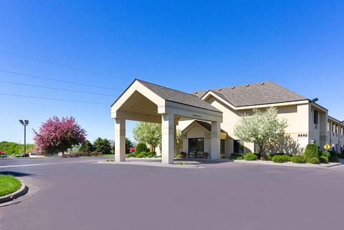 Fairmont Hotel | Quality Inn