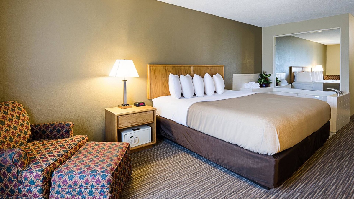 Princeton Hotel | Quality Inn