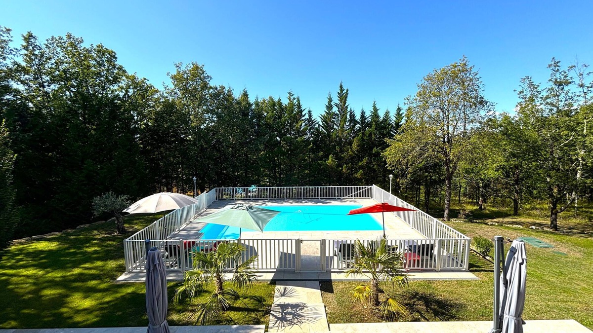 Veyrines-de-Domme House | Quality property with AC, garden & private fenced pool in Black Perigord