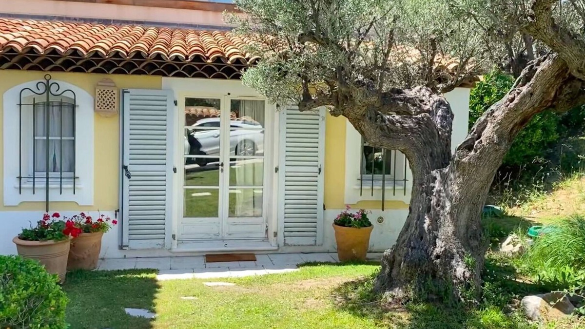 Cassis Apartment | Quality Studio, in Provençal Bastide, Sea and Pool view, Cassis