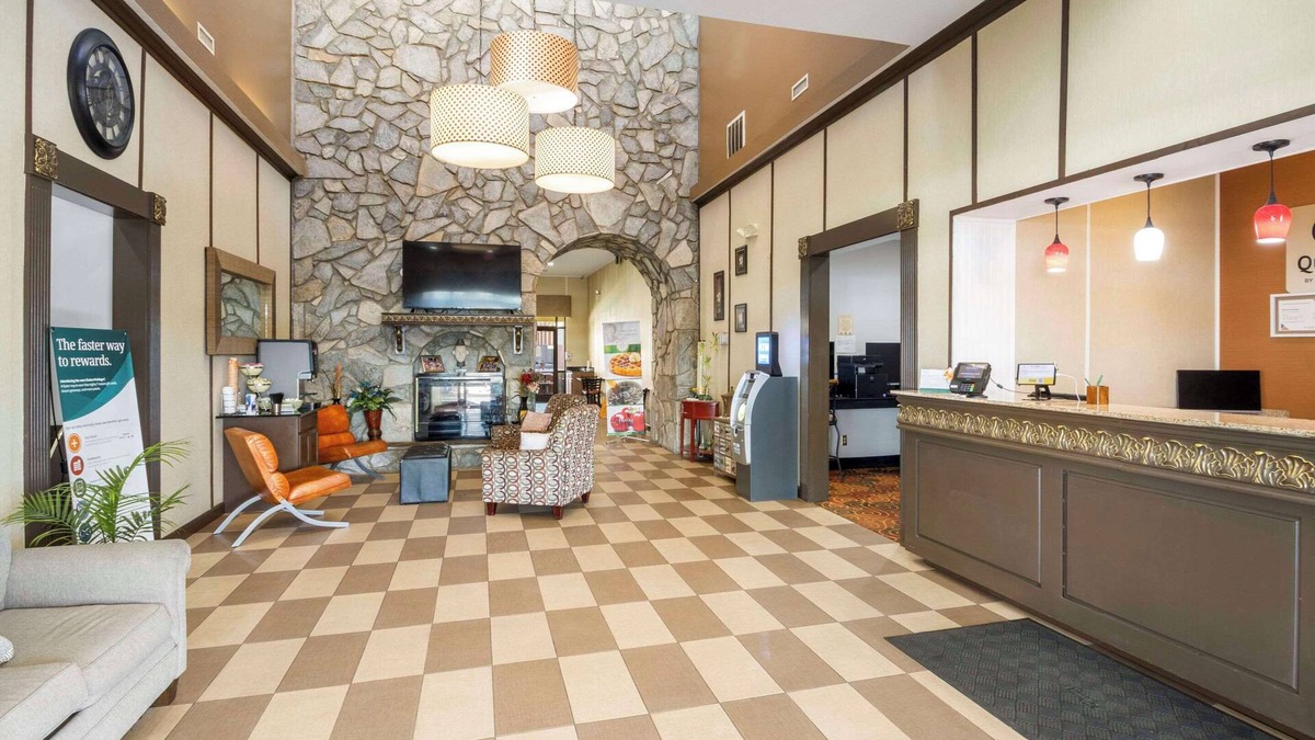 Hickory Hotel | Quality Suites Hickory South