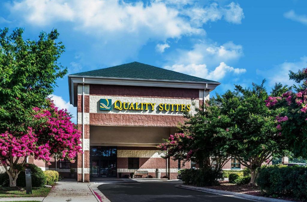 Northwest Hotel | Quality Suites Lake Wright - Norfolk Airport