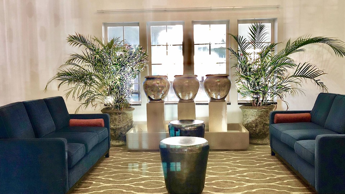 Waldorf Hotel | Quality Suites