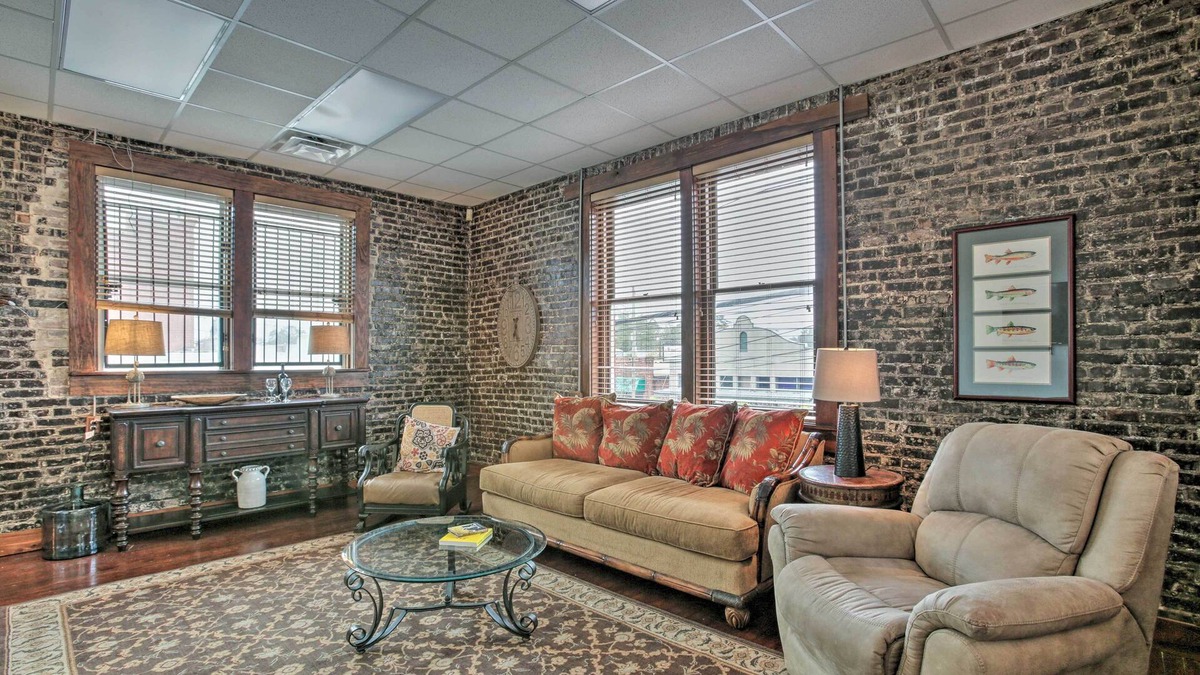 Ponchatoula Apartment | Quarters Above Courtyard-Near Strawberry Festival!