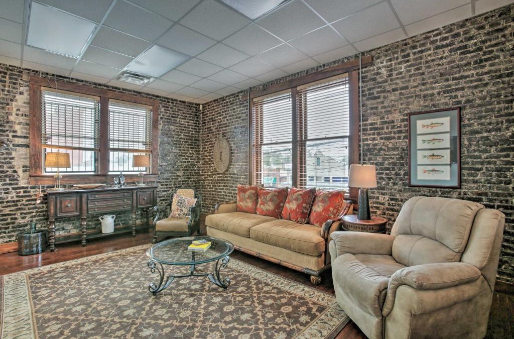 Ponchatoula Apartment | Quarters Above Courtyard-Near Strawberry Festival!