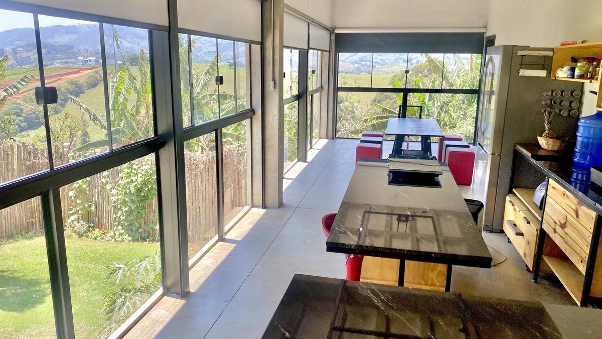 Cambui House | Quarto Privativo com Banheiro Externo de uso Exclusivo