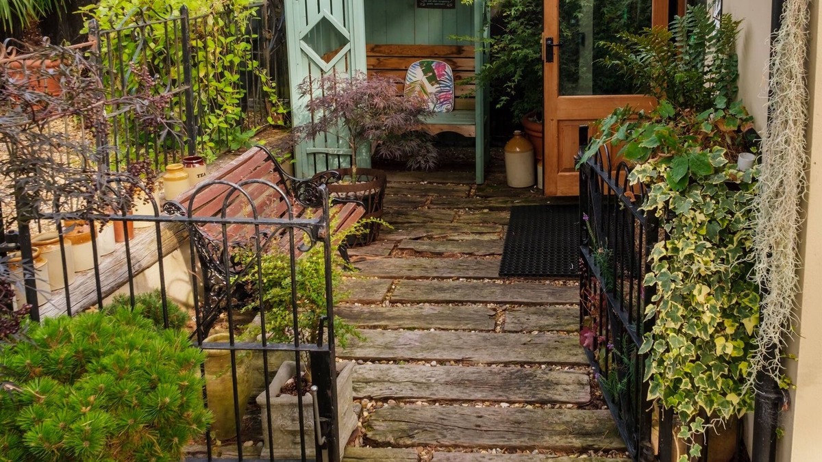 Thetford Apartment | Quavers Rest - a tranquil spot in a quintessentially English Village & hot tub !
