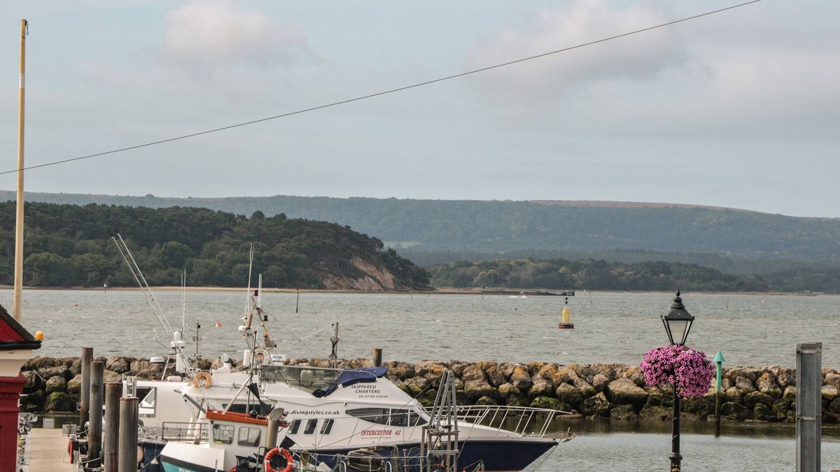 Poole Cottage | Quay Cottage - Sea View