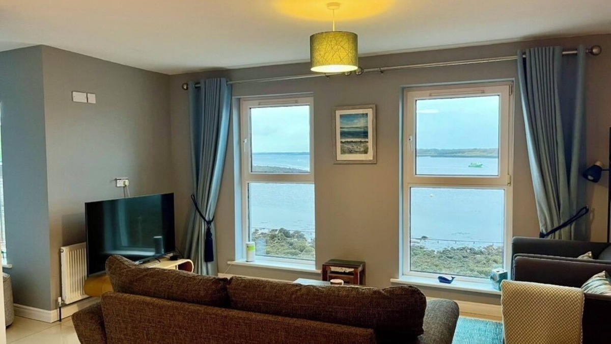 Kinvara Apartment | Quay-side luxury 2 bed apartment in the heart of Kinvara, Wild Atlantic Way.